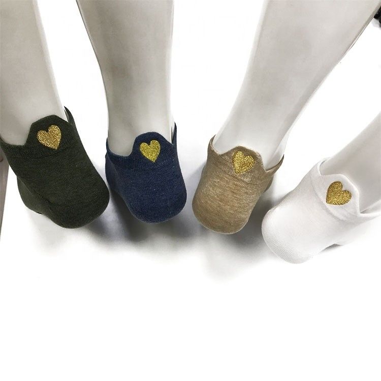 Des chaussettes confortables pour femmes de style régulier à séchage rapide et un design de manchette avec pince