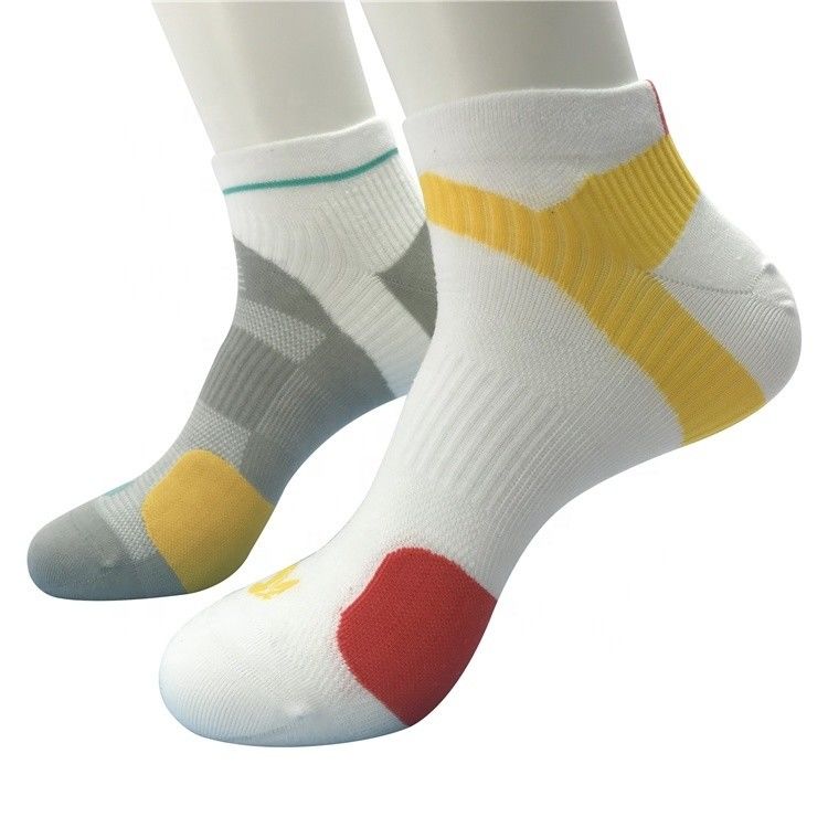 Des chaussettes de beauté antidérapantes des chaussettes de sport de course avec compression et 3% de tissu élastique
