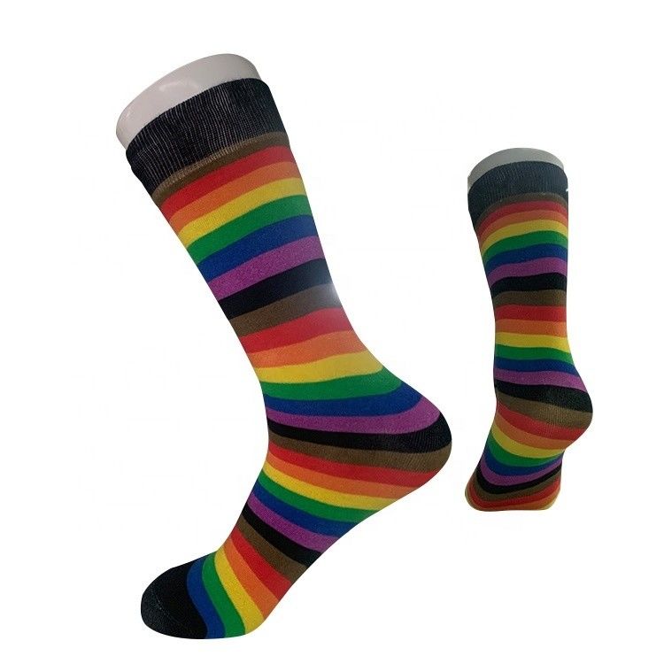 Des chaussettes à rayures en coton tricoté pour femmes et hommes