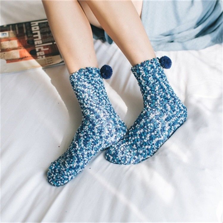 Des chaussettes pour femmes en laine de corail
