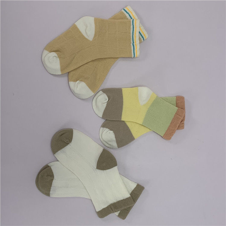 Chaussettes de coton simples pour garçons avec motif de dessin animé et dessin personnalisé à sécher rapidement