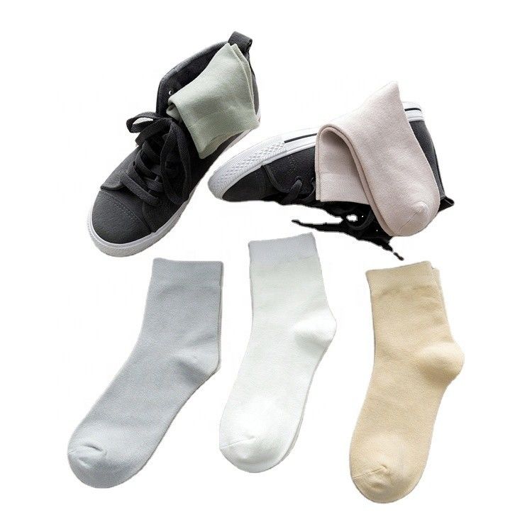 Des chaussettes quotidiennes en fibres de bambou, respirantes et suédoises pour un confort tout au long de la journée