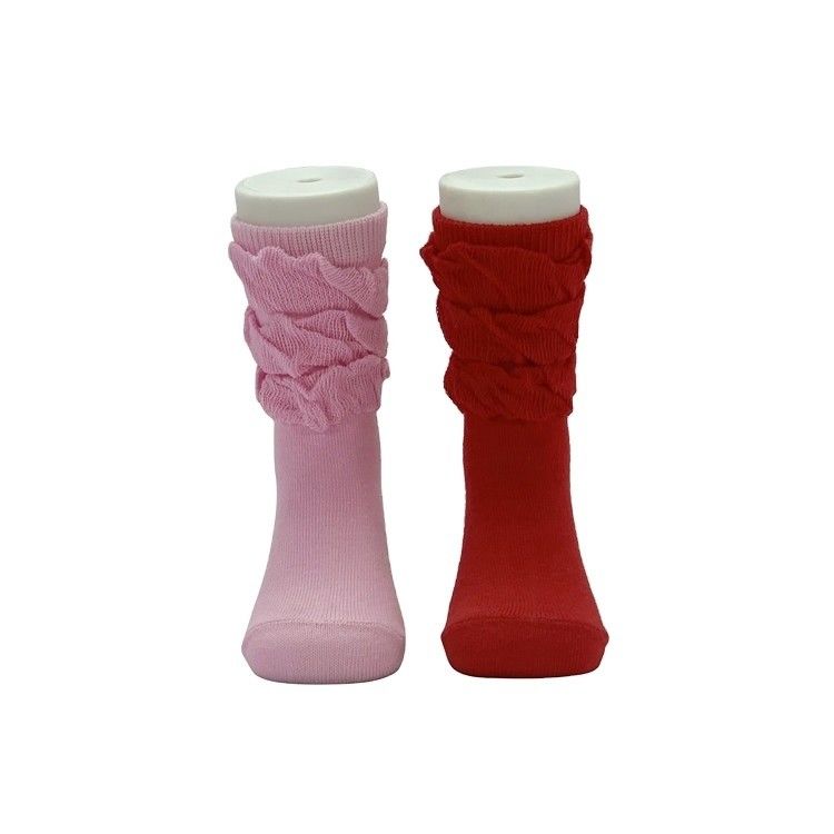 Des chaussettes en dentelle thermique pour bébé