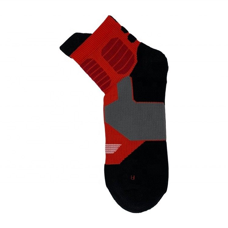 50000 chaussettes de sport en coton unisexe chaussettes de course à la poignée personnalisées pour le printemps